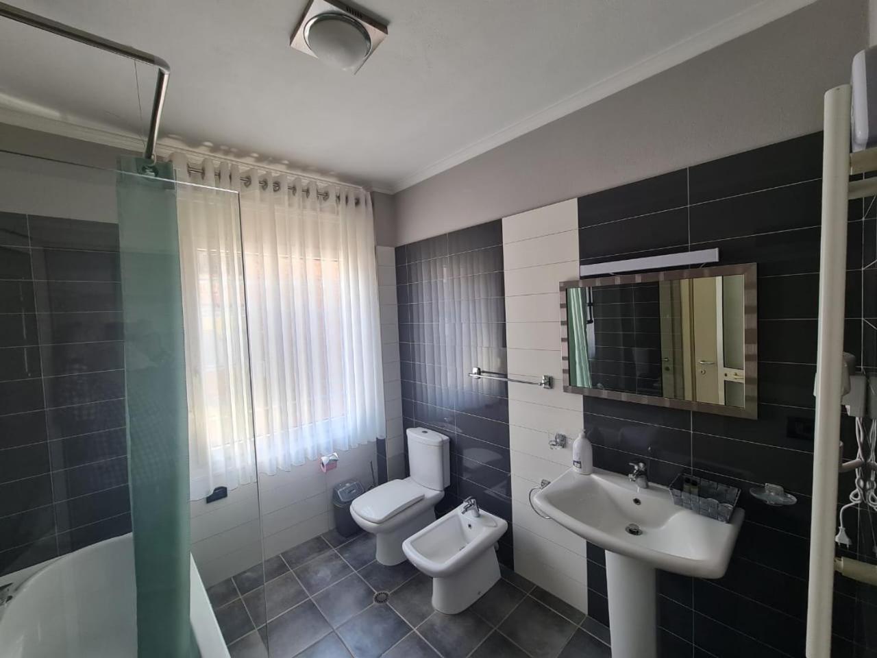 Noor Apartments ติรานา ภายนอก รูปภาพ